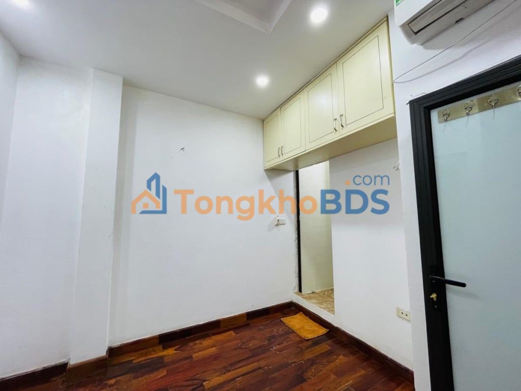 Nhà Phố Kim Mã 5 Tầng, Ngõ Thông, Gần Lotte Center - 3.95 Tỷ