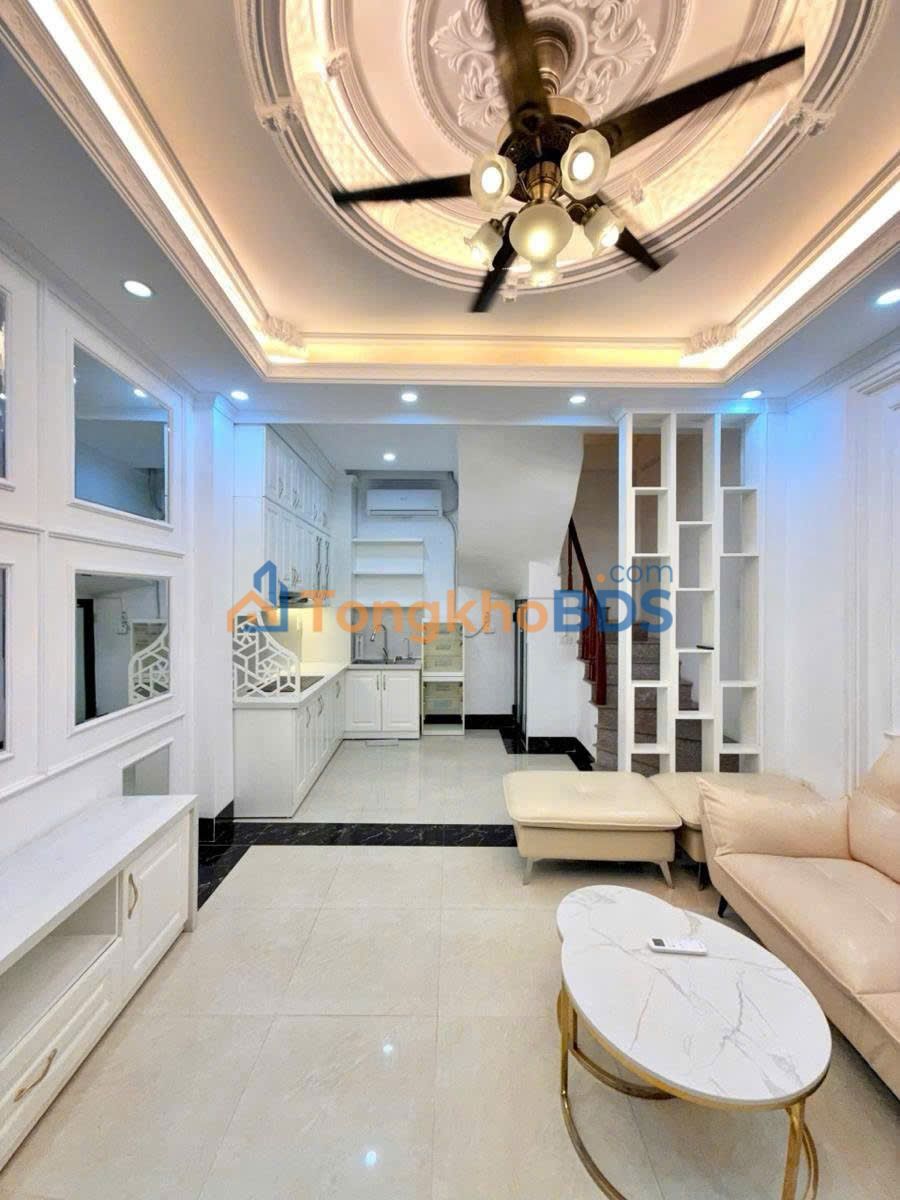 Nhà Pháo Đài Láng 31m² 5 Tầng - Ngõ Thông, Gần Phố - 9.9 Tỷ