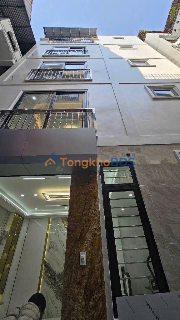 Nhà 5 Tầng Thang Máy Ngõ Quỳnh, Hai Bà Trưng - 40m², 10.8 Tỷ