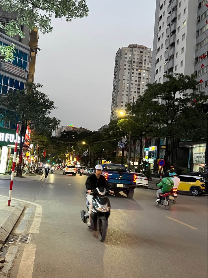 Bán Gấp Nhà Liền Kề Văn Quán 84m² 5 Tầng Kiên Cố - Giá 21.5 Tỷ