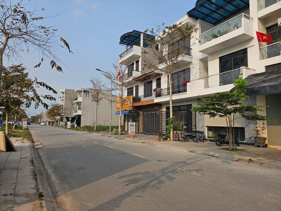 Bán đất Nam Hồng 3, TP Bắc Giang 80m² - Giá 4 tỷ, hướng Bắc, view trường học
