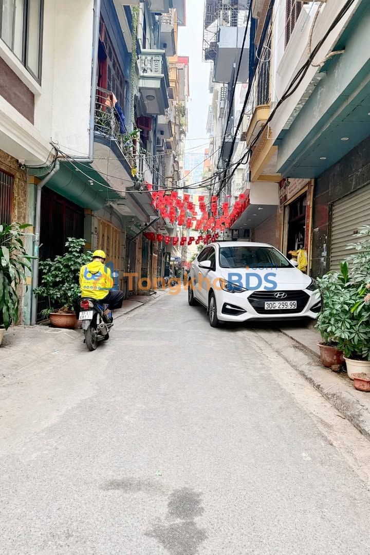 Bán Nhà Phân Lô Trần Quốc Hoàn, Cầu Giấy - 48m² 5 Tầng, Ô Tô Vào Nhà, 20 Tỷ