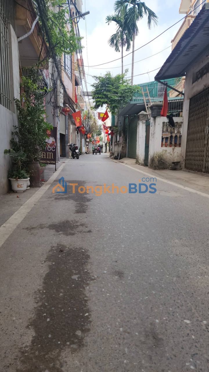 Đất 100m² Đông La, Hoài Đức - Sẵn Sàng Xây CCMN, 1 Nhà Ra Phố, Giá 6.8 Tỷ