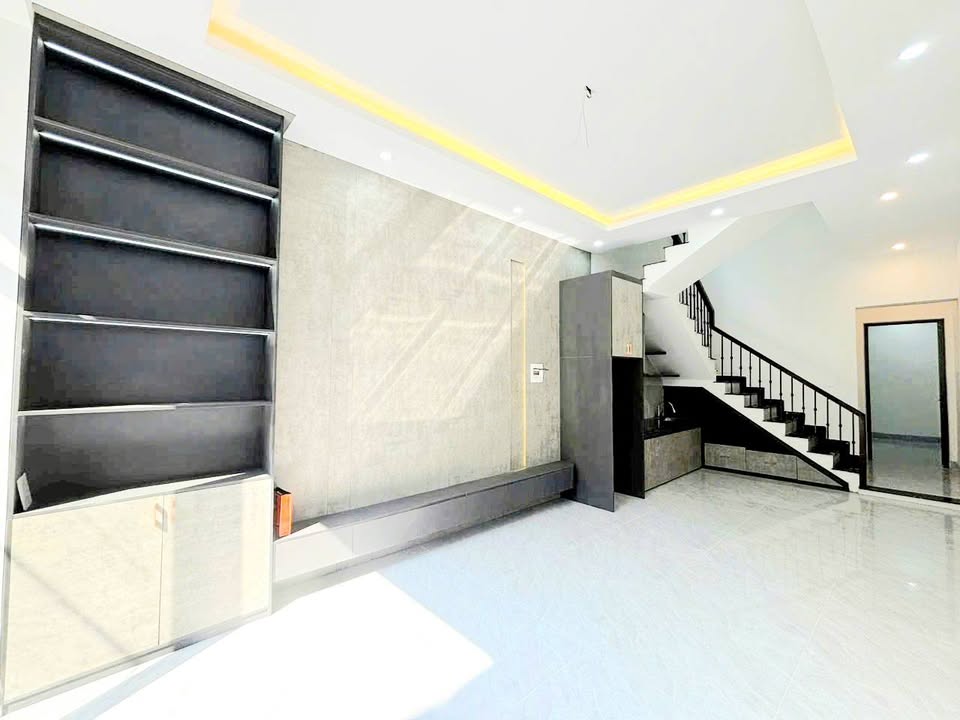 Nhà 2 Tầng 56m² Đồng Lực (Ba Đình Cũ) - 3.3 Tỷ, Ô tô Đỗ Cửa