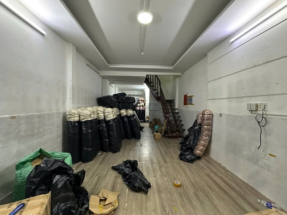 Cho thuê nhà 2PN hẻm xe tải Đường C12 Tân Bình - Giá 15 triệu