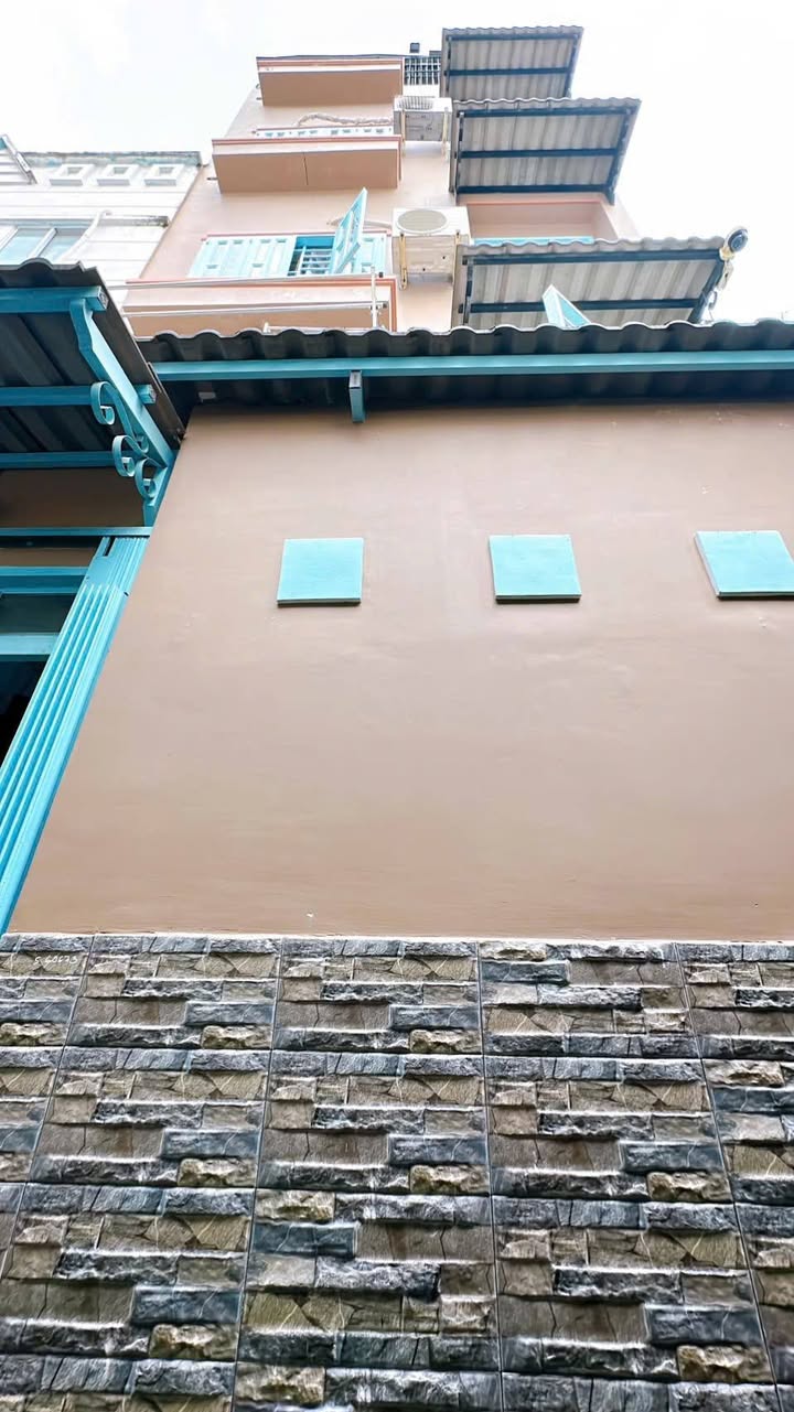 Nhà 4 Tầng Hẻm Xe Hơi Hoàng Diệu, Q4 - 3.3 Tỷ, Giá Tốt