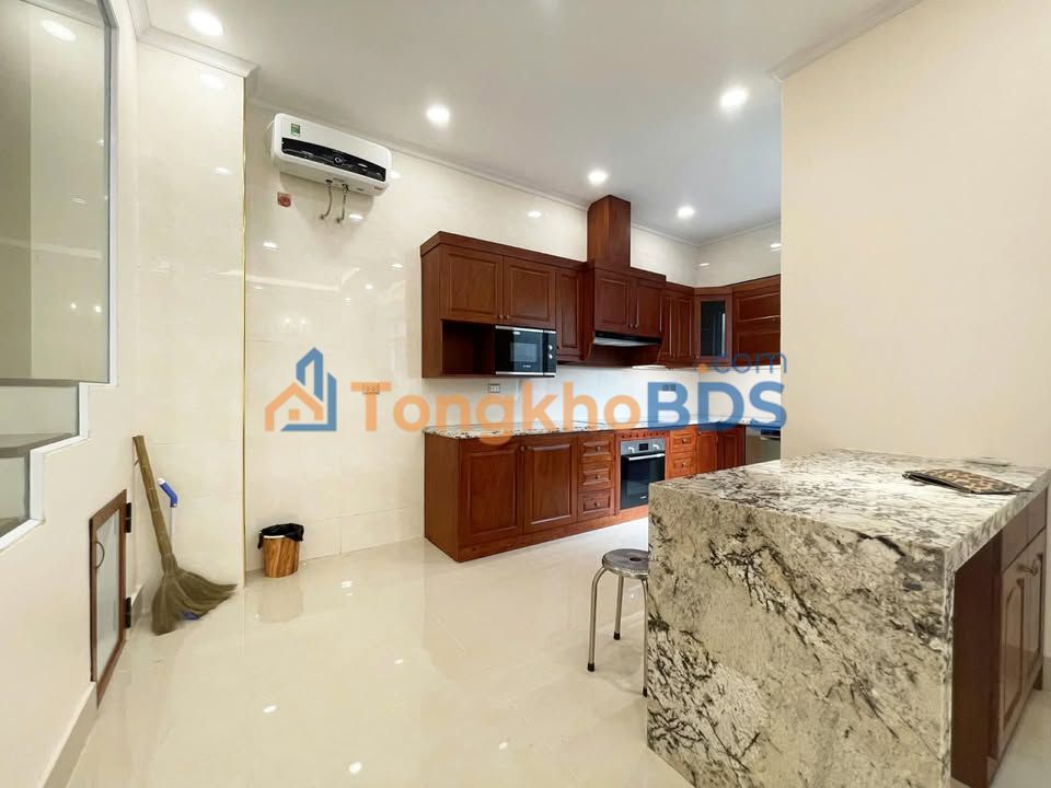 Bán gấp Biệt thự Ciputra 140m² - Sổ đỏ, 3 tầng, ô tô tránh