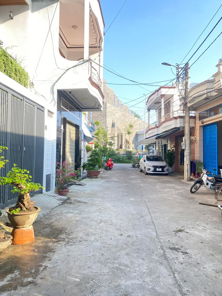 Nhà 4 Tầng Kiên Cố, 90m² - Tuy Hoà, Phú Yên, Giá 3.6 Tỷ