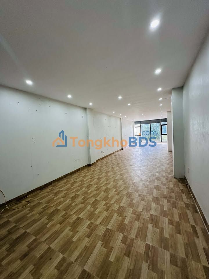 Cho thuê văn phòng 100m² mặt đường lớn Di Trạch - Giá chỉ 5 triệu/tháng