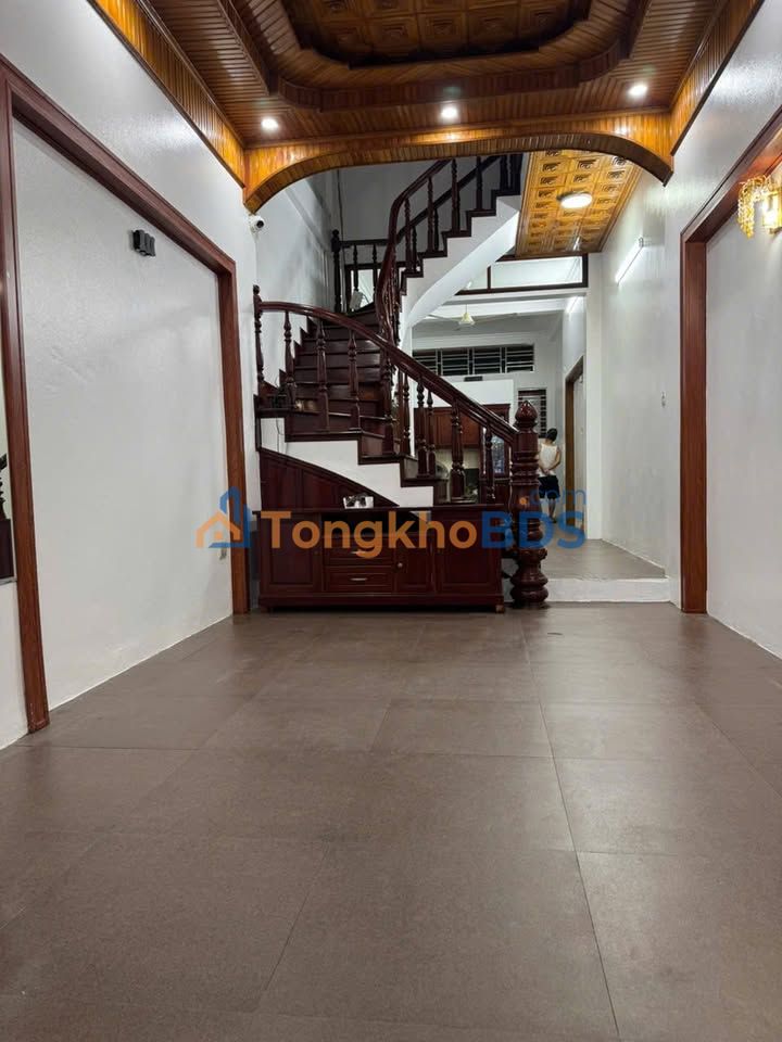 Cho thuê nhà mặt phố Nguyễn Lương Bằng, TP. Hải Dương - Kinh doanh sầm uất, 4 tầng, 16 triệu/tháng