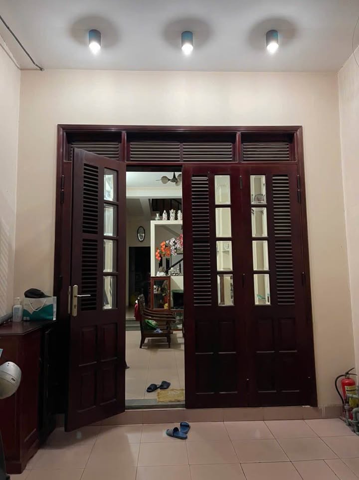 Cho thuê nhà 3 tầng kiệt ô tô, 240m² tại Hải Châu, Đà Nẵng - Giá 7 Triệu