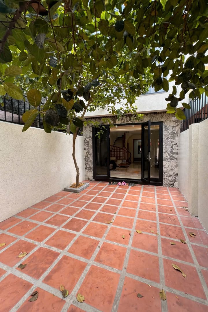 Biệt thự sân vườn Việt Hưng, Long Biên 280m² - 12.8 tỷ