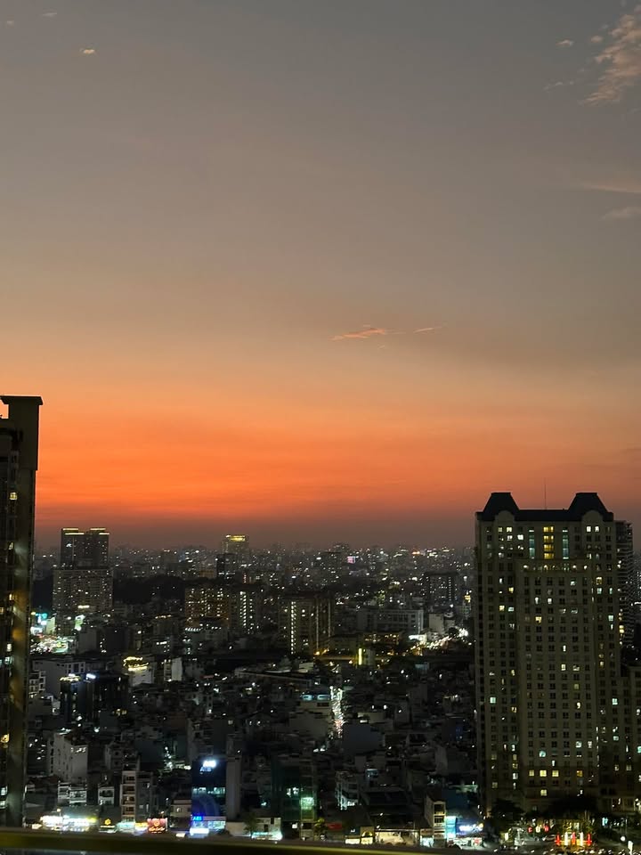 Cho thuê căn hộ Vinhomes Central Park 85m² - 2PN, view hoàng hôn TP, giá 26.5 triệu