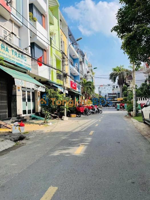 Nhà 96m² Phường 5, Quận 8 - 8PN, 3 Lầu, Sân Thượng - Giá 32 Triệu/Tháng