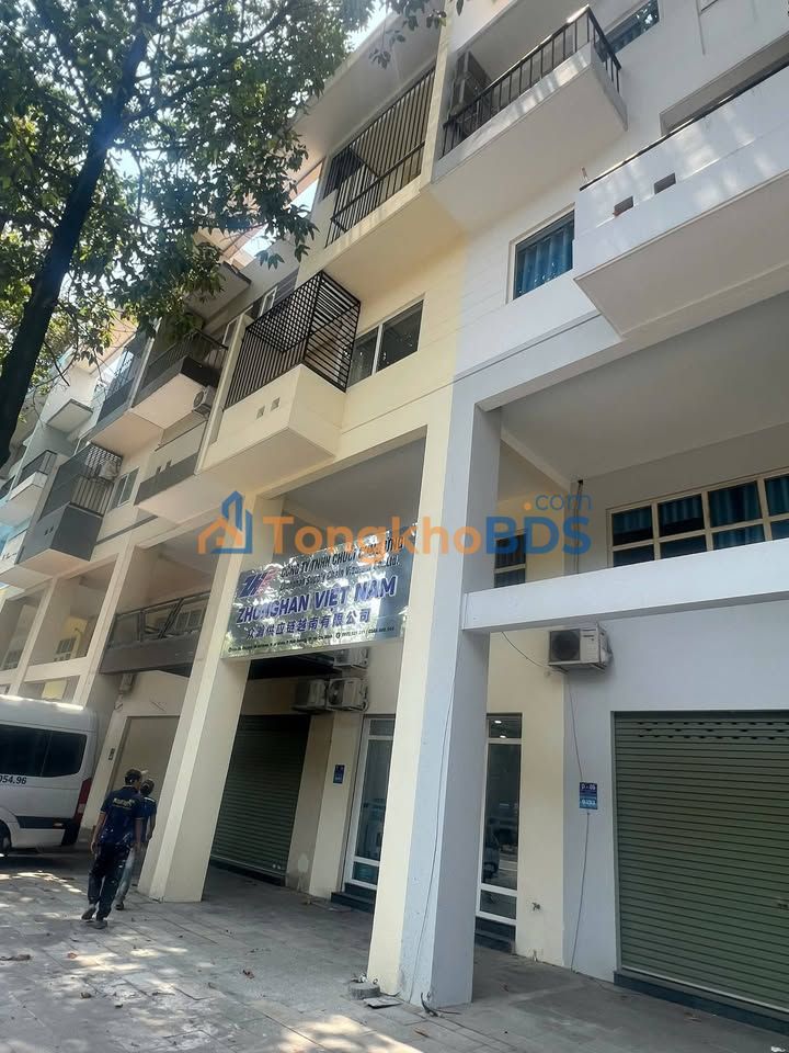 Cho thuê nhà mặt tiền Lê Hoàn, TP Mới Bình Dương - 7PN Full Nội Thất