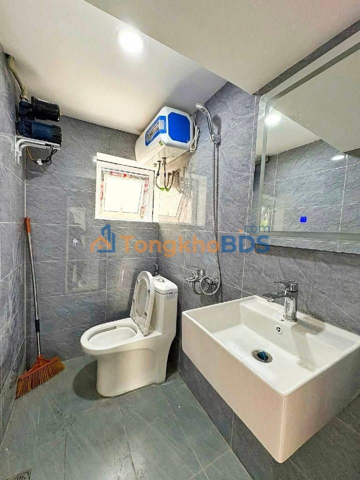 Bán Tập Thể Tôn Đức Thắng, Đống Đa - 45m² Sổ Đỏ Chính Chủ, Giá 2 Tỷ