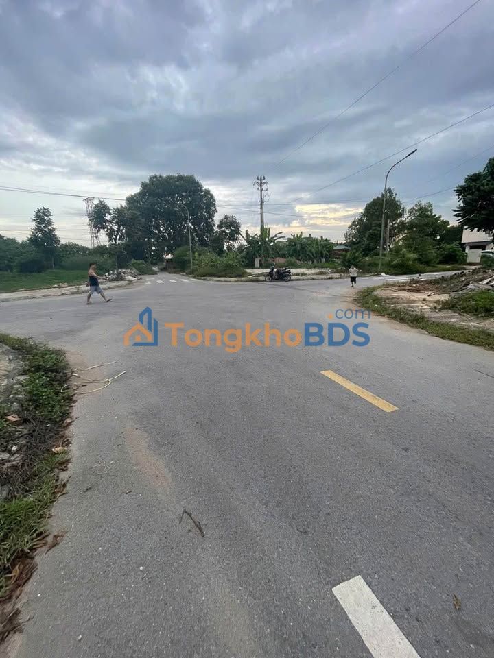 Đất đấu giá Khanh Tân - Sài Sơn 200m² - Lô Góc Trung Tâm, Gần Chùa Thầy