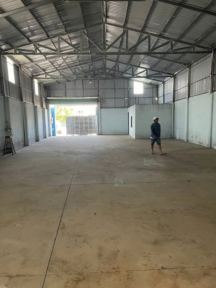 Nhà Xưởng 320m² Thới Tam Thôn, Hóc Môn - Giá 18 Triệu/Tháng - Sẵn Sàng Sản Xuất