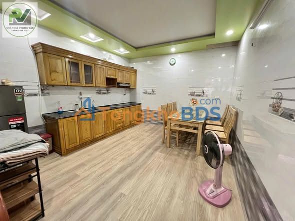 Cho thuê nhà 3 tầng mặt đường Văn Cao, Hải An - 55m², 3PN, full đồ, ô tô