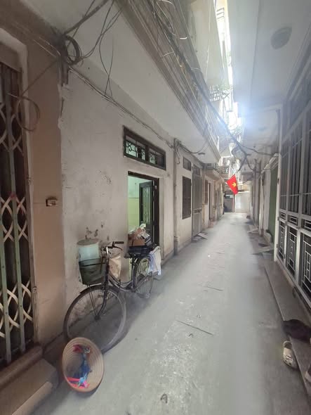 Bán Gấp Nhà Minh Khai 33m² - 3 Tầng - Ô tô đỗ cửa - Giá 3.86 Tỷ