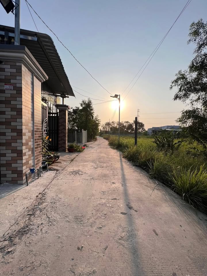 Nhà 1 Trệt 1 Lầu 121m² Cần Giuộc - Sổ Hồng Chính Chủ, Ô Tô Tới Nhà