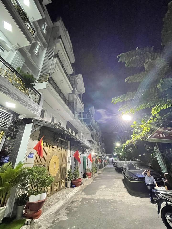 Nhà Phố Quận 12 - 5 Tầng, Hẻm Xe Tải 10m, 5.95 Tỷ