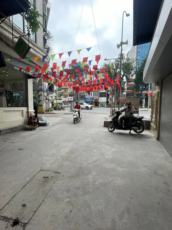 Nhà 30m2 Kim Mã, Ba Đình - 8.3 Tỷ, Sổ Đỏ Chính Chủ, Giá Đầu Tư