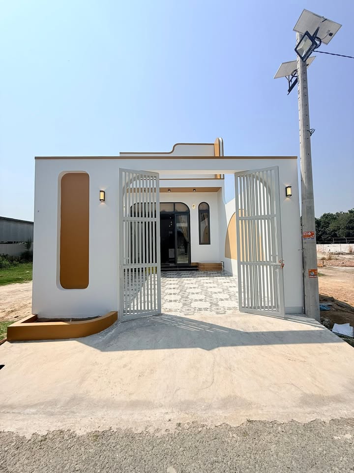 Nhà Trục Chính 36 Nguyễn Chí Thanh, Hòa Thành 140m² - Giá 1.76 Tỷ