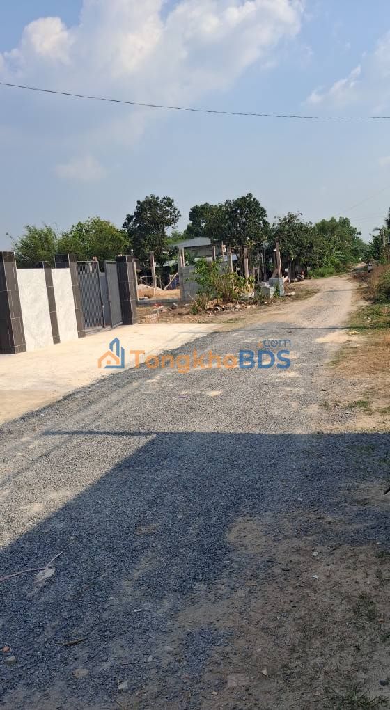 Nhà Mới Xây Kiên Cố, DT 141m² Gần Chợ Long Hải - Sổ Hồng Chính Chủ