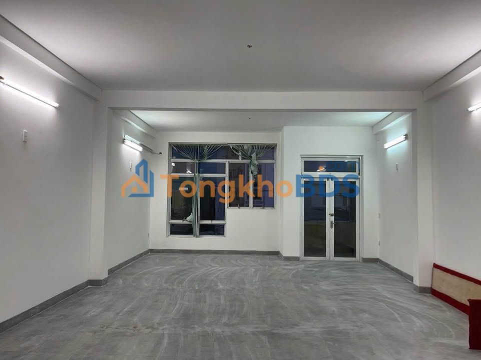 Cho thuê nhà 3 tầng mặt tiền Trần Thị Lý, Ngũ Hành Sơn - 25 triệu/tháng