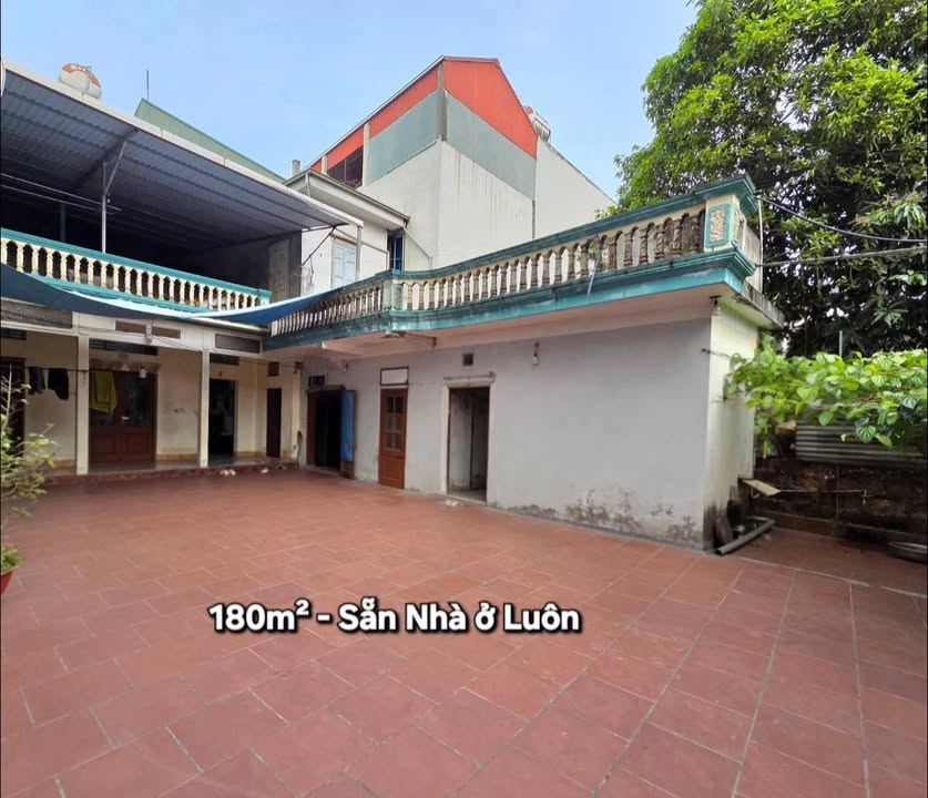 Đất Nền Thạch Thất 180m² Full TC - Có Sẵn Nhà Ở Ngay, Ô Tô Tận Sân