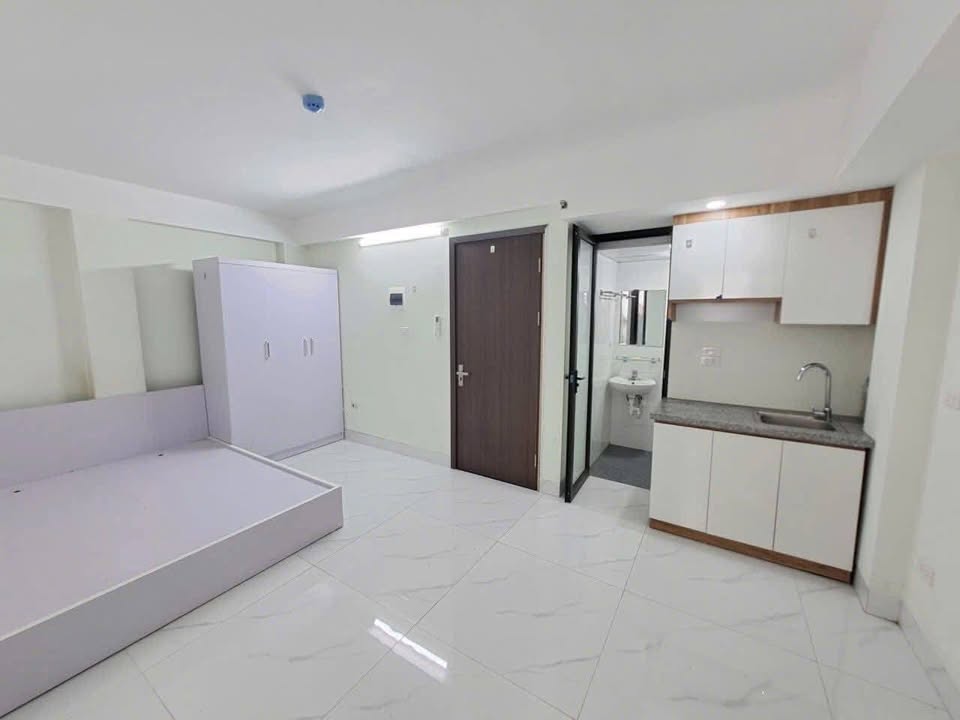 Cho thuê căn hộ 30m² có ban công, full nội thất - Ngõ 521 An Dương Vương, Tây Hồ