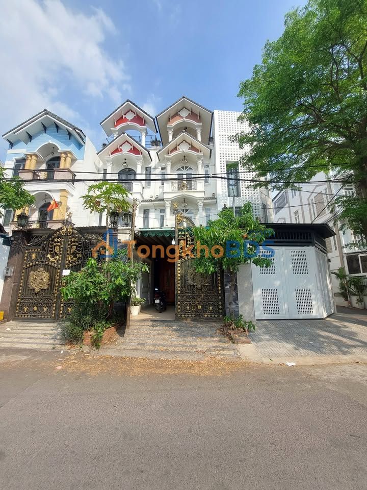 Nhà 4PN 3 Lầu, Sân Đậu Xe Hơi KDC Hồng Long Thủ Đức - 21.5 Triệu/Tháng