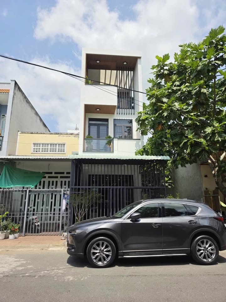 Nhà 3 Tầng KDC ĐHYD Cần Thơ - 70m² Hướng Đông Nam, Full Nội Thất Cao Cấp