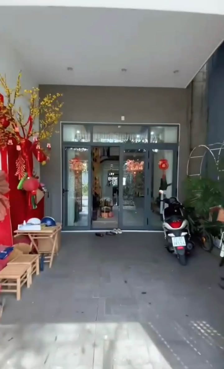 Nhà 1 Trệt 2 Lầu Mặt Tiền Lê Long Vân, Bà Rịa - Sổ Đỏ 114m², 5.3 Tỷ