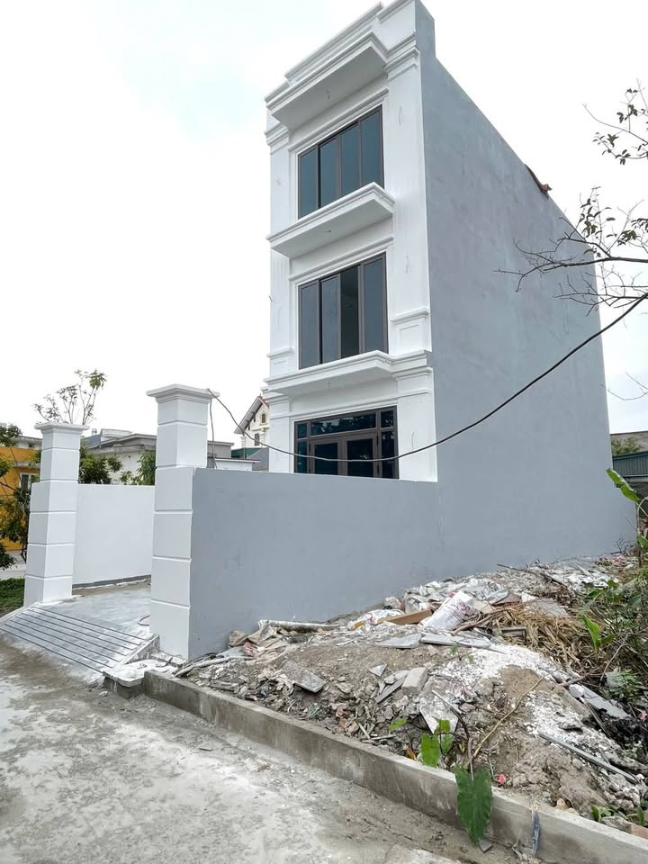 Nhà 3 Tầng An Dương 100m² Sổ Đỏ - Sân Rộng Ô Tô Đỗ Cửa