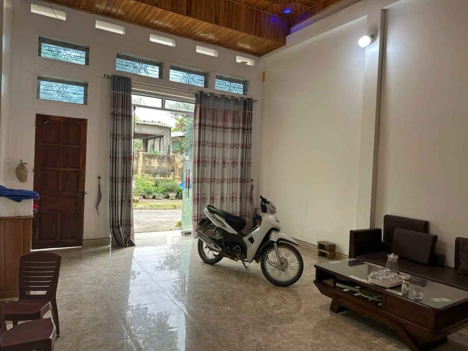 Bán Nhà 100m² Phường Cam Đường, Lào Cai - Giá 2 Tỷ, Sổ Đỏ Sẵn