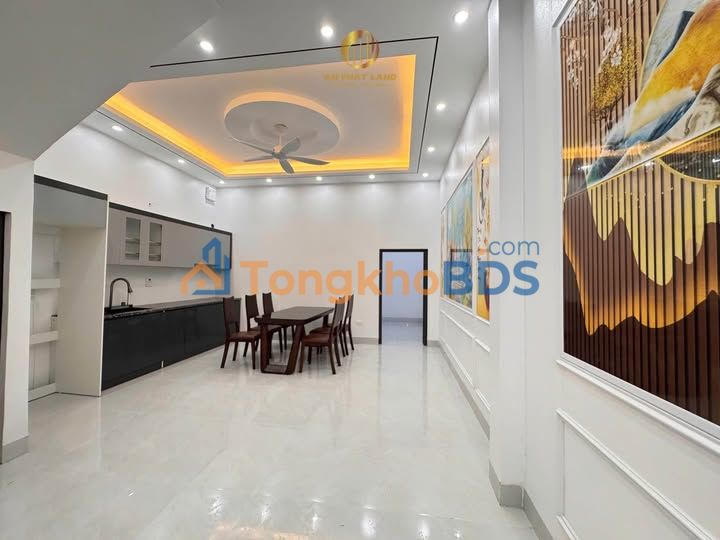 Nhà 100m² Nam Bình, Ninh Bình - 4PN, Ô tô vào nhà, Kinh doanh tốt