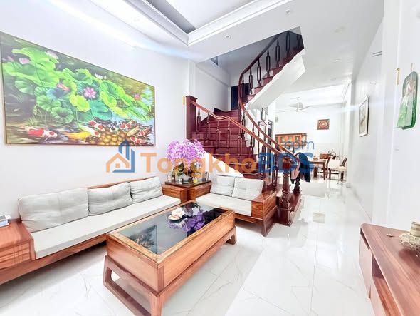 Nhà 60m² Trần Thái Tông, Cầu Giấy - 3 Tầng, 4 Ngủ, Giá 20.5 Tỷ