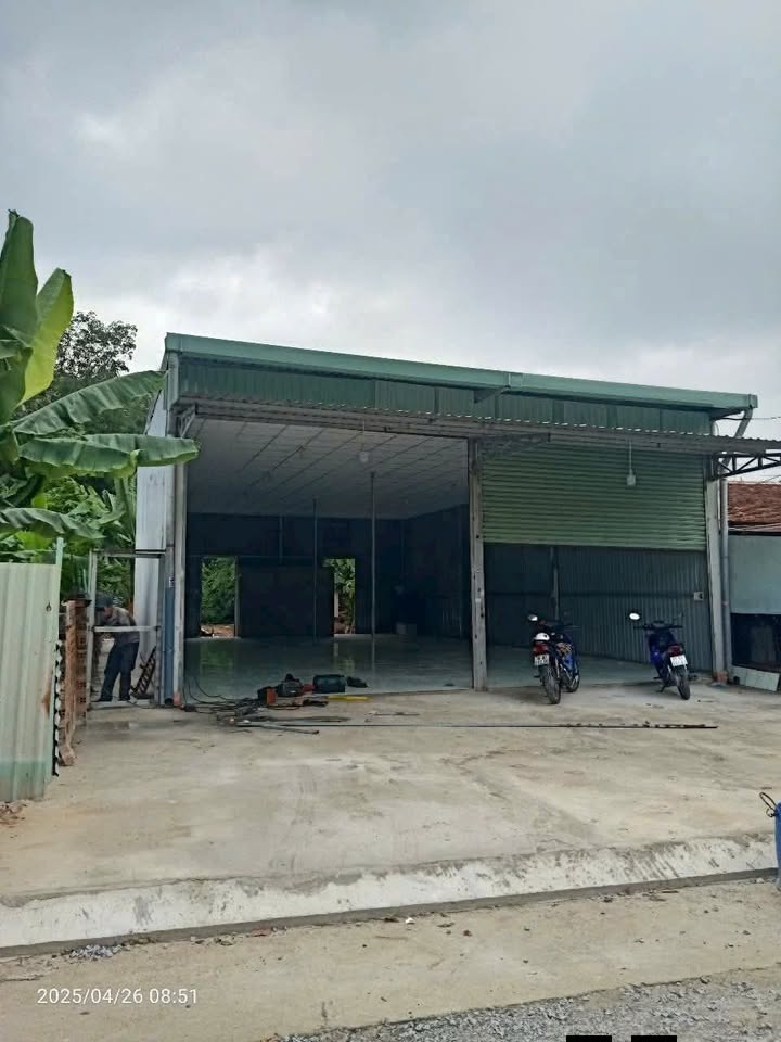 Cho thuê kho xưởng 250m² đường nhựa thông Bến Cát - Giá 12 triệu/tháng