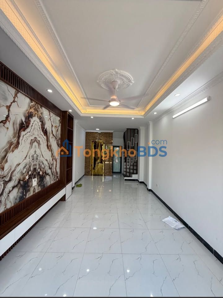 Nhà Vĩnh Hưng 35m² 5 Tầng Ô tô Đỗ Cửa - Sẵn Sàng Vào Ở