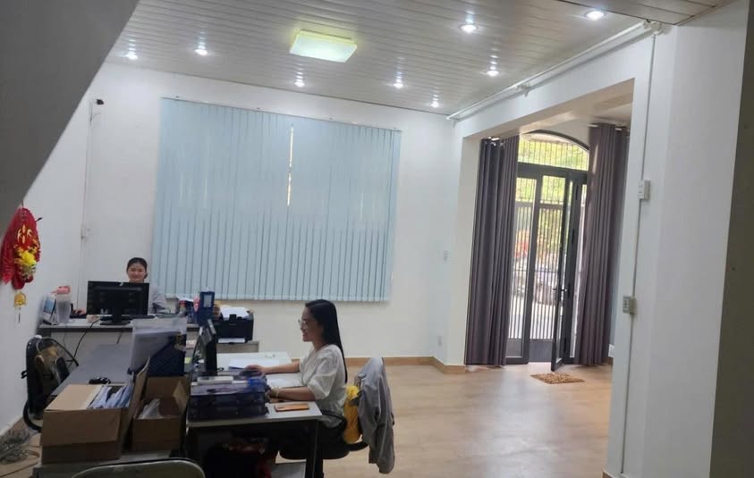 Cho Thuê Nhà Mặt Tiền Hồ Văn Huê, Phú Nhuận - 140m², 6PN, Giá 6X Triệu