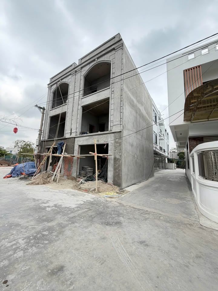 Bán Nhà Góc Phú Xuân 50m² - Oto Đỗ Cửa, 3 Tầng Đủ Công Năng, Giá 2.4 Tỷ