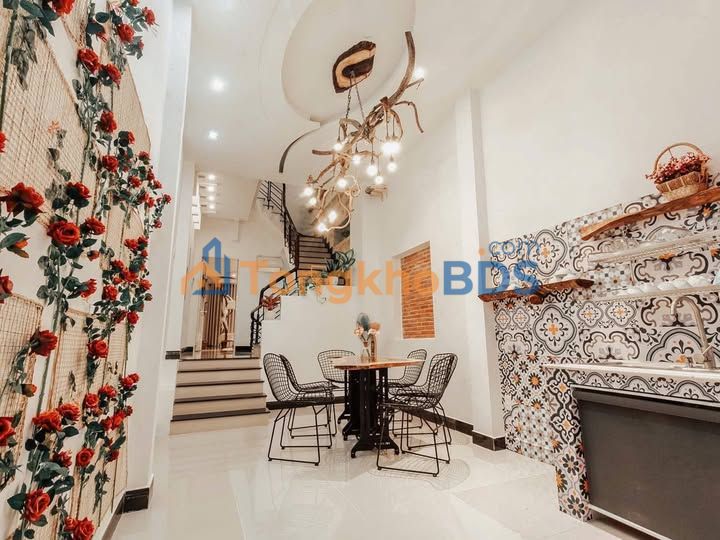Nhà Mặt Tiền Lý Tự Trọng, Vũng Tàu - 180m², 4PN, Kinh Doanh Homestay Đỉnh Cao