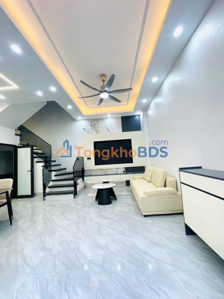 Nhà Phường Kỳ Bá, Thái Bình - 135m² - Lô Góc 2 Thoáng - Giá 2 Tỷ