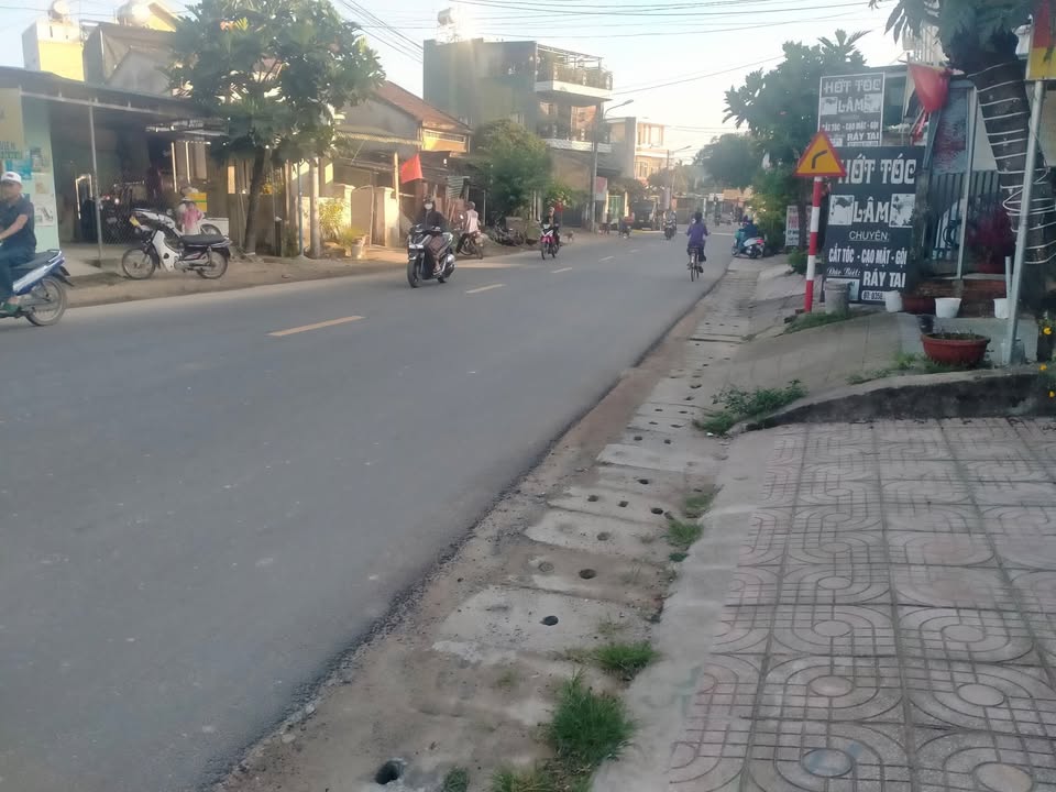 Đất Mặt Tiền Trần Văn Trà, Quảng Ngãi - 100m² Hướng Đông Nam Giá 2 Tỷ