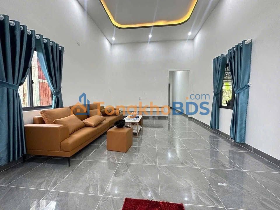 Nhà Hẻm Ô Tô Lê Thánh Tôn, Quảng Ngãi - 82m² Hướng Đông Mát Mẻ, Giá 1.5 Tỷ