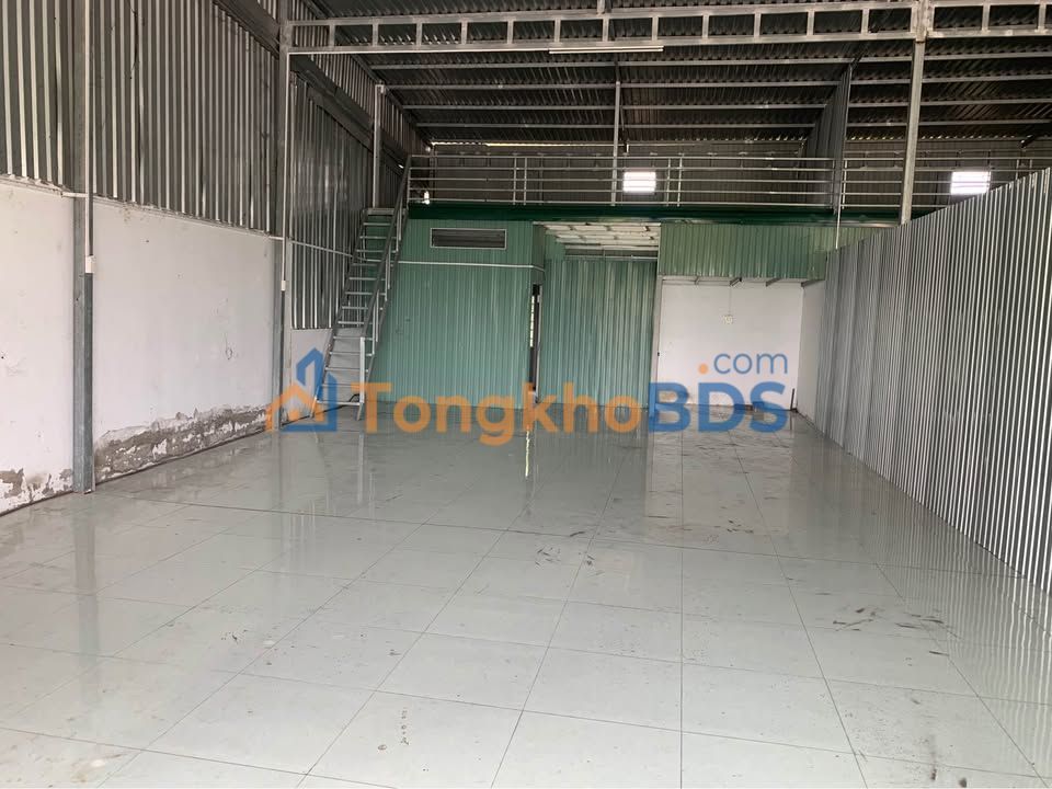 Cho thuê kho mặt tiền Nguyễn Văn Linh, Cần Thơ - 144m² có sân hiên