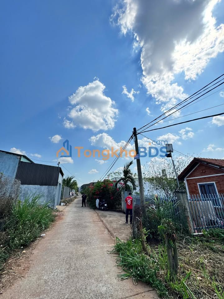 Đất Đắk Lắk - 350m² Mặt Tiền Hẻm Cấp 1, Giá 1.35 Tỷ - Sổ Đỏ Sẵn Sàng