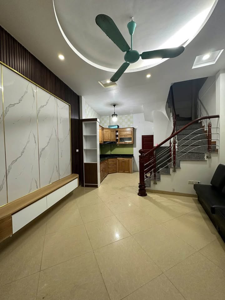 Nhà 5 Tầng Ngọc Thụy 30m² - Giá Tốt Nhất 7.5 Tỷ, Full Nội Thất, Ô Tô Đỗ Cổng